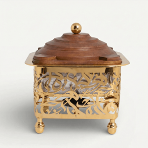 ถาดอุ่นอาหารทรงสี่เหลี่ยมลายฉลุพร้อมฝาปิดทรงปิรามิดไม้ทำมือและเคลือบทองเหลืองสำหรับงานจัดเลี้ยงบุฟเฟ่ต์สุดหรู - Product Image 4