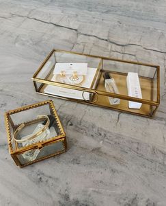 Élégante boîte à bijoux carrée en verre avec cadre en bronze et fermeture à couvercle pour le rangement - Product Image 6