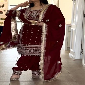 Ensemble ethnique VASTRA COTTAGE en soie naturelle brodée, comprenant un salwar, un farshi et une dupatta, entièrement cousu, idéal pour les fêtes - Product Image 4
