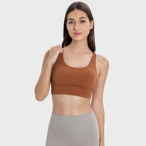 เสื้อชั้นในกีฬาไร้โครงสำหรับผู้หญิง แบบ Racerback สีเขียวล้วน ทรงครอปท็อป - Product Image 3