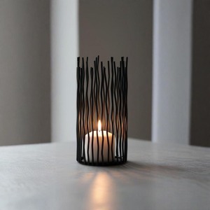 Lámpara de mesa contemporánea de hierro negro, perfecta para sala de estar, oficina, mesa auxiliar y patio exterior, luz cálida y acogedora de la India. - Product Image 4