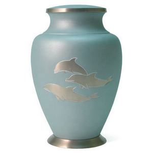 Urna de cremación de latón Premium con diseño atemporal y acabado liso para un tributo digno de Axiom Home Accents - Product Image 4