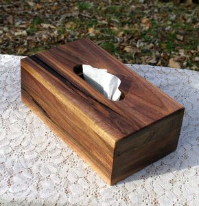 Porte-mouchoirs en bois au design minimaliste et épuré pour une utilisation sur table dans un intérieur contemporain - Product Image 3