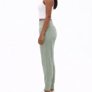 Pantalon de jogging décontracté gris pour femme, tricoté, ample, avec poches, taille élastique, longueur cheville, style printemps, design personnalisé - Product Image 3