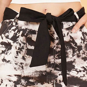 Shorts de Mezclilla para Mujer, Modernos, con Logotipo Personalizado, Diseño Impreso con Láser, Color Azul Clásico - Product Image 6