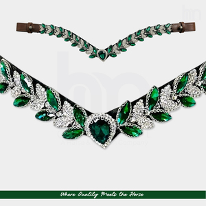 Brida de Cuero Personalizada para Caballo con Cristales Verde Esmeralda de Calidad Premium en Forma de V, Cosida a Mano, Personalizable, Adorno Ecuestre - Product Image 3