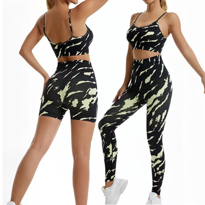 Conjunto de yoga personalizado para mujer, con estampado abstracto tie-dye, conjunto de yoga sin costuras con efecto levanta glúteos, conjunto de yoga con estampado abstracto tie-dye. - Product Image 3