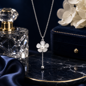 Collier Pendentif Goutte en Perle d'Eau Douce Diamantée avec Sertissage Floral Pavé, Chaîne Élégante Minimaliste pour Femme, Idéal Mariage, Fête et Usage Quotidien - Product Image 1