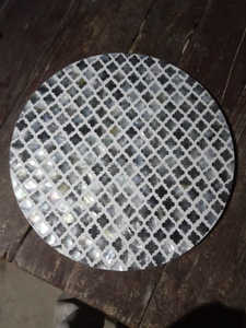 Design unique, dernière création, sous-plat en nacre incrusté, fabriqué à la main en Inde par des artisans indiens pour des tables élégantes - Product Image 4