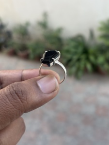 แหวนเงินแท้ 925 ทำมือ ดีไซน์คลาสสิกไม่ซ้ำใคร ประดับด้วยพลอยออนิกซ์สีดำธรรมชาติ  แบบสั่งทำพิเศษ ชุบทองคำขาว - Product Image 5