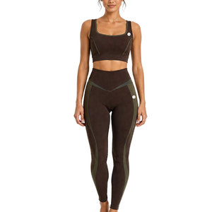 Conjunto deportivo sin costuras de canalé para mujer, ropa deportiva ligera para yoga, entrenamiento en el gimnasio y uso diario cómodo. - Product Image 1