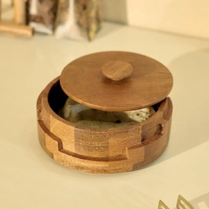 Cazuela Redonda de Madera Moderna con Tapa, Diseño Minimalista Ecológico, Tapa de Madera Hecha a Mano - Product Image 2