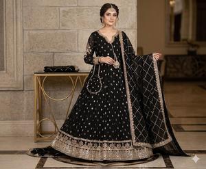 ชุดเดรสชีฟองเนื้อนุ่มแบบใหม่ สวยงาม พร้อมสวมใส่ ปักลายเหมือนกันทั้งด้านหน้าและด้านหลัง พร้อมคอเสื้อปักมือ และกระเป๋าแบบพ็อตลี - Product Image 5