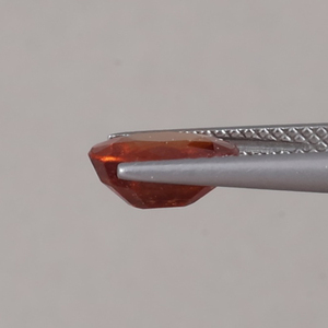 Hessonita Roja Natural al por Mayor, Corte Brillante de 2.80 Quilates, 9x8mm, Ligera |   Certificado IGI de Excelente Calidad para la Fabricación de Joyas - Product Image 2