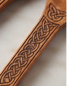 Juego de cucharas de madera con diseño de nudo celta, acabado mate, reutilizables, cubiertos tradicionales para uso en la cocina, fiestas y hoteles. - Product Image 2