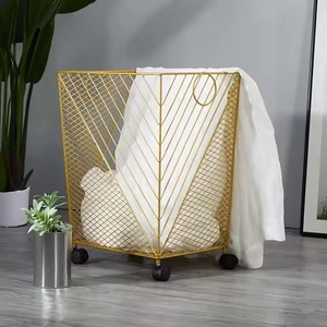 Chariot à linge roulant Urban Selection en fil métallique noir, panier de rangement rond en métal sur roulettes pour chambre et salle de bain - Product Image 2