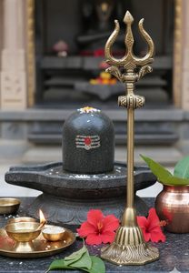 Tridente Decorativo de Latón Shiva Trishul con Damru, Señor Shiva Bholenath, para el Hogar, Templo, Pooja, Decoración Espiritual - Product Image 3