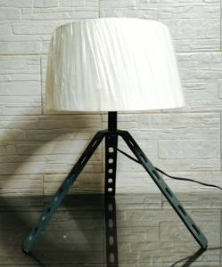 Lámpara de escritorio decorativa escandinava de metal y lino, lámpara creativa de trípode, luz blanca cálida, cuida la vista, minimalista, para sala de estar, E27 - Product Image 5