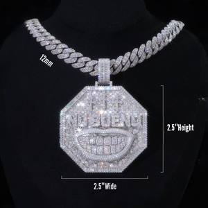 จี้ห้อยคอทรงวงกลมประดับเพชรโมอิสซาไนต์ VVS ขนาด 2.5 นิ้ว พร้อมกรอบแบบกรงเล็บฮิปฮอป ชุบโรเดียมบนเงินแท้ 925 แบบสั่งทำพิเศษ - Product Image 1