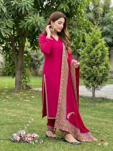 Ensemble de costume élégant en soie romaine lourde avec broderie et travail de sequins, dupatta fantaisie à latkan, tenue ethnique trois pièces de créateur pour femmes - Product Image 4