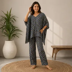 Ensemble coordonné imprimé pour femmes avec haut ample et pantalon à jambes larges pour un look décontracté d'été, tenue deux pièces - Product Image 1