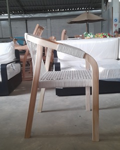 Chaise de salle à manger moderne de style Dubaï en teck massif et tressage de corde pour usage extérieur - Product Image 5