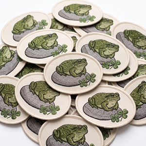 Parches bordados redondos de té verde Matcha, con diseño de batidor y tazón, para uniformes de barista de cafetería, proveedor mayorista - Product Image 6