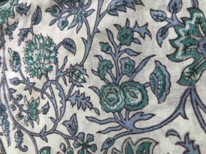 Tela Tradicional India con Estampado a Mano |   Tela de Algodón con Estampado de Enredaderas Florales Verdes - Product Image 4