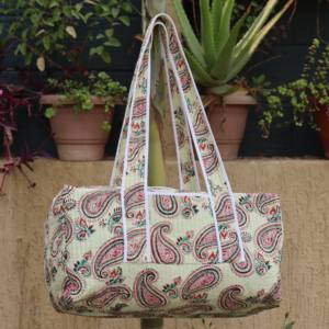 กระเป๋าเดินทางทรงโบฮีเมียนสวยงาม ทำมือ ลายควิลท์  กระเป๋าเป้สะพายหลังสำหรับเดินทางช่วงสุดสัปดาห์  โครงภายนอกขนาดใหญ่ ลายแมนดาลา  ซิปแบบมีห่วงล็อค  ผ้าฝ้าย - Product Image 2