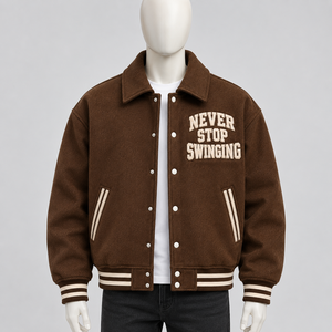 Chaqueta Varsity Marrón para Hombre con Logotipo Bordado 'Never Stop Swinging', Estilo Preppy, Cuello Camisero, Corte Regular, para Otoño - Product Image 4