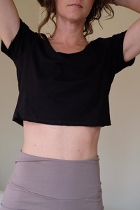 T-shirt court à col rond pour femme, en coton, manches courtes, décontracté, personnalisable avec logo, marque privée, OEM, vente en gros - Product Image 2