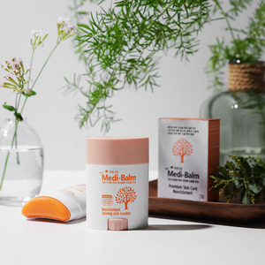 เวมีดีบาล์ม วีเมดิ-บาล์ม มัลติแคร์ สกิน บาล์ม สติ๊ก สำหรับผิวบอบบาง แห้ง แพ้ง่าย และมีปัญหาผิว - Product Image 1