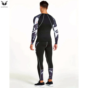 Ensemble de vêtements de sport haute performance pour homme : t-shirt et legging de compression pour l'entraînement, le MMA et la gym - Product Image 4