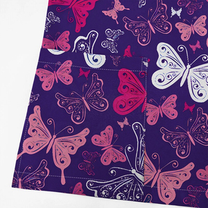 Blusa Médica con Estampado de Mariposas Personalizada - Uniforme de Enfermería con Cuello en V para Mujer - Ropa Sanitaria con Estampado por Sublimación de Alta Calidad - Product Image 3