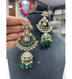 Encantadores Pendientes Kundan con Zirconia y Acabado Dorado, con Aspecto de Piedra, para Mujeres y Niñas, para Looks de Noche, para Fiestas, a la Moda - Product Image 1