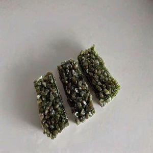 กำไลข้อมือยางยืดทำมือประดับด้วยหินลาบราโดไลต์และอาเกต ดีไซน์ทันสมัย หินกึ่งมีค่าธรรมชาติ - Product Image 1