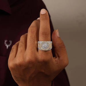 Anillo de Compromiso de Plata de Ley 925 con Baño de Rodio y Engaste Pavé, Moissanita Tallada, Estilo Lujoso, Anillo Bling Hip Hop Champion - Product Image 3