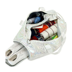 Sac de voyage de luxe à imprimé étoiles irisées, sac de sport léger en velours côtelé, sac de fitness, fermeture éclair, poignées blanches, personnalisable - Product Image 3