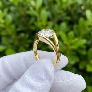 แหวนเพชรเม็ดเดี่ยวทรงกลม 3 กะรัต หรูหรา ผลิตในห้องปฏิบัติการ ชุบทอง 10K/14K/18K ประดับเพชรแบบ Pave Set ดีไซน์ร่วมสมัยแบบ Bypass - Product Image 2