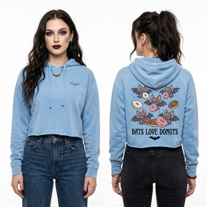 Sweat-shirt en molleton pastel personnalisé OEM, bleu clair, coupe courte, imprimé graphique de dessin animé 'Bats Love Donuts', mode streetwear pour femme - Product Image 1