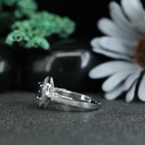 Bague de Fiançailles Vintage en Moissanite Bleue Prix Usine, Anneau de Mariage Antique en Argent 925 Plaqué Rhodium pour Femme - Product Image 5