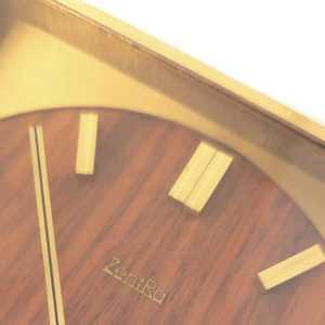Horloge de table en bois contemporaine avec affichage classique de l'heure - Product Image 5