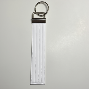 Sangle de porte-clés blanche avec anneau métallique et design cousu - Product Image 1