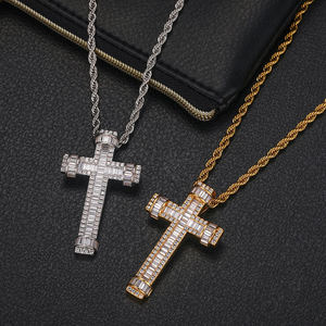 Pendentif Croix Plaqué Or avec Incrustation de Strass en Cristal Sertis en Canal, Charme Religieux Unisexe, Cadeau - Product Image 3