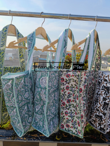 Bolso de hombro acolchado hecho a mano para uso diario, con estampado floral, para llevar de viaje, bolso de compras informal para mujer, bolso de equipaje ligero para exteriores - Product Image 4