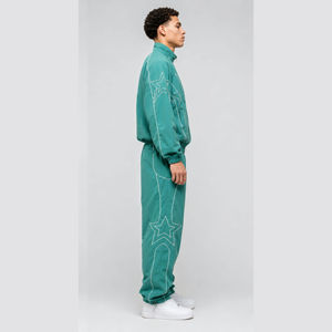 Conjunto Deportivo Verde para Hombre, Chaqueta con Cierre y Pantalones Holgados, Estilo Urbano - Product Image 3
