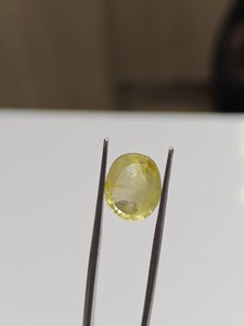 พลอยแซฟไฟร์สีเหลืองพรีเมียม 6.70 กะรัต รูปทรงวงรี สำหรับแหวนหมั้นและเครื่องประดับชั้นดี - Product Image 6