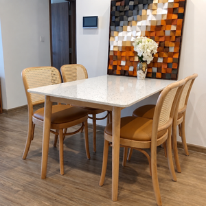 Ensemble de table à manger convertible MT Furniture, style scandinave moderne minimaliste, avec 4 chaises, pieds en bois, plateau en marbre, forme rectangulaire - Product Image 3
