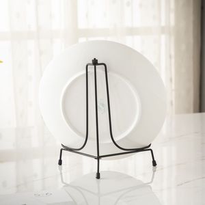 Soporte moderno de hierro para decoración del hogar y exhibición en tiendas con un aspecto limpio y un acabado metálico suave. - Product Image 2