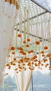 Guirlandes suspendues classiques indiennes en plastique, faits main, écologiques, avec jasmin blanc, orange et marguerite, pour décoration florale de plafond de mariage - Product Image 3